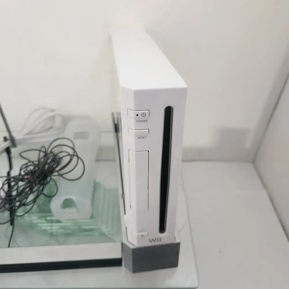 Wii Bundle Console, Controller, Skins, AV Cord, Charging Cord $more tested works